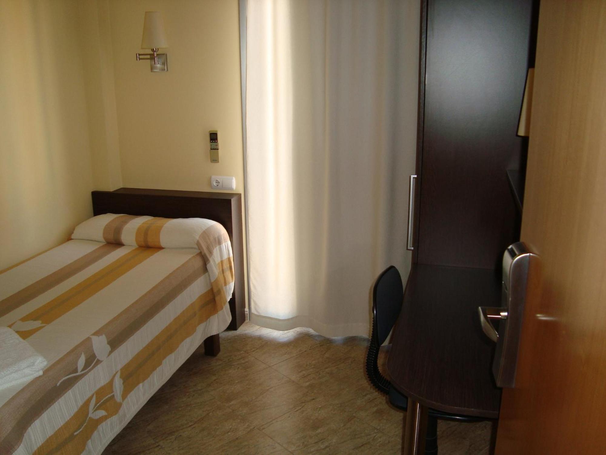 Hostal Sant Sadurni Sant Sadurni d'Anoia Exterior photo