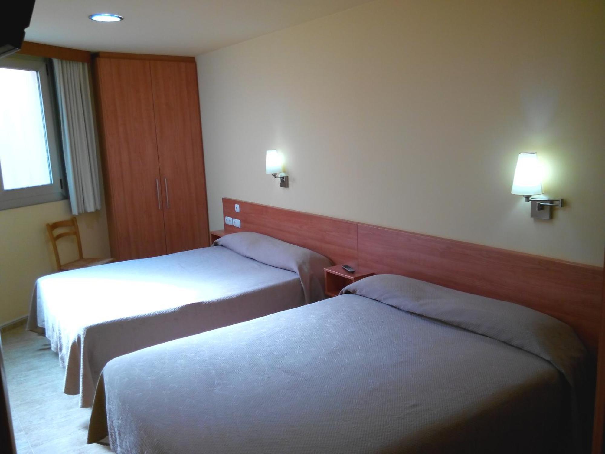 Hostal Sant Sadurni Sant Sadurni d'Anoia Exterior photo