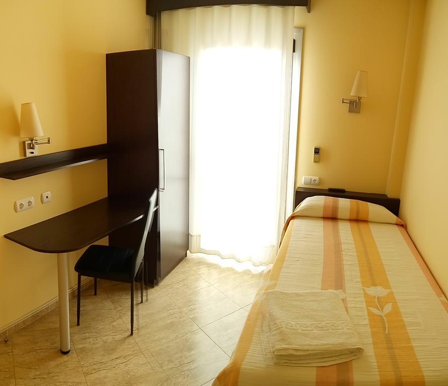 Hostal Sant Sadurni Sant Sadurni d'Anoia Exterior photo
