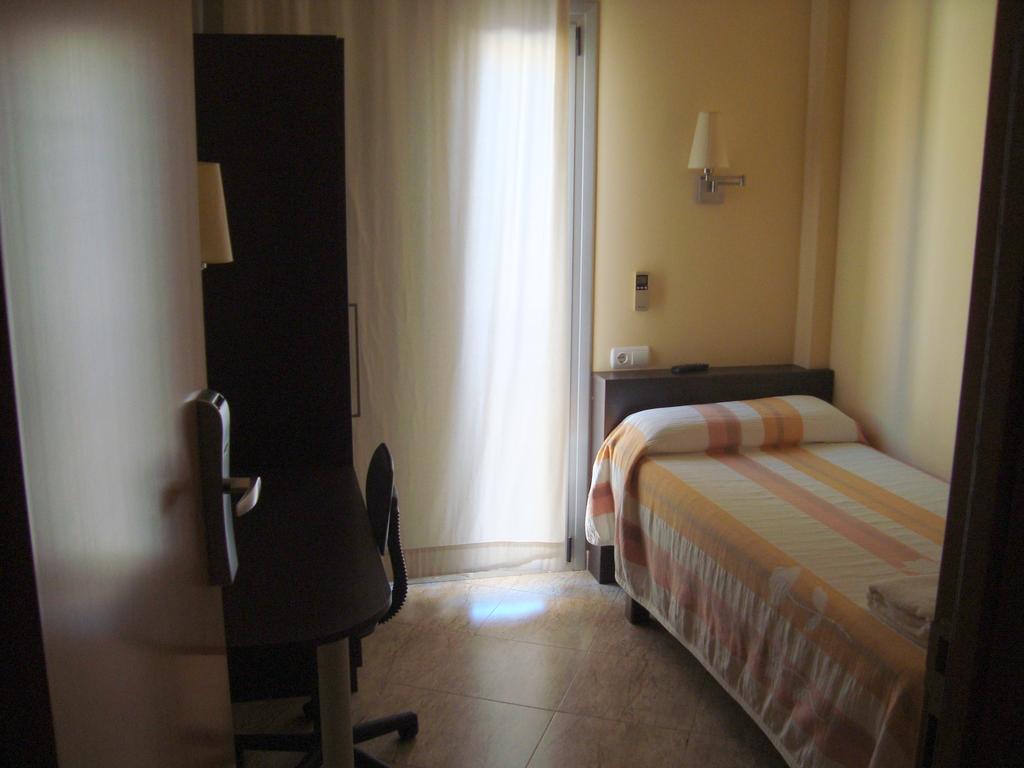 Hostal Sant Sadurni Sant Sadurni d'Anoia Exterior photo