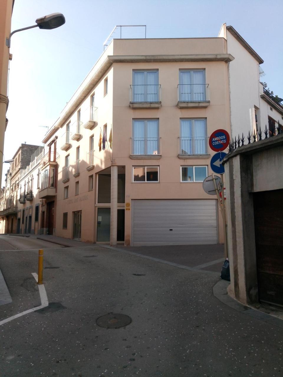 Hostal Sant Sadurni Sant Sadurni d'Anoia Exterior photo
