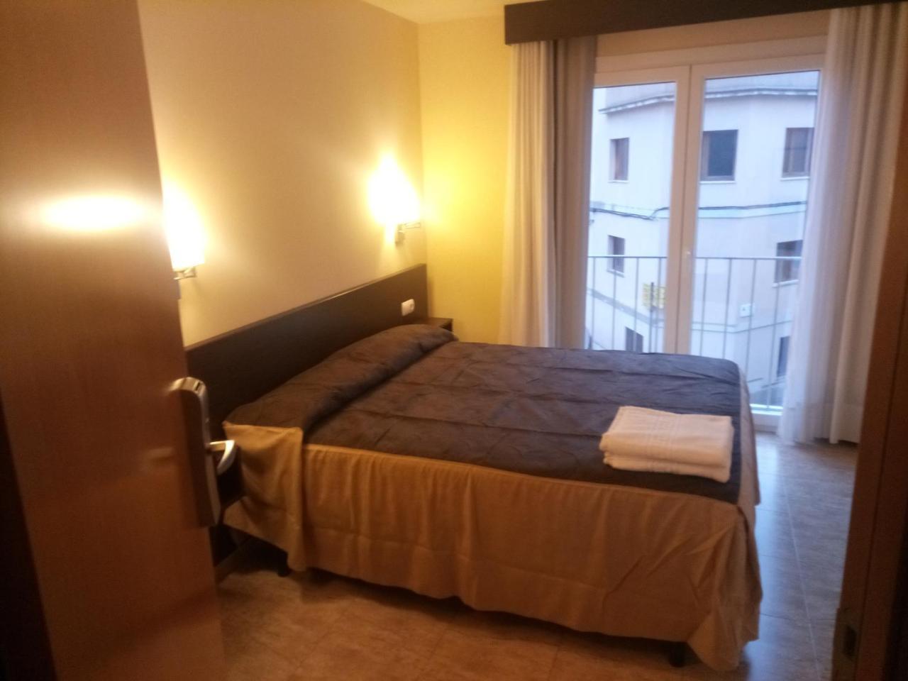 Hostal Sant Sadurni Sant Sadurni d'Anoia Exterior photo